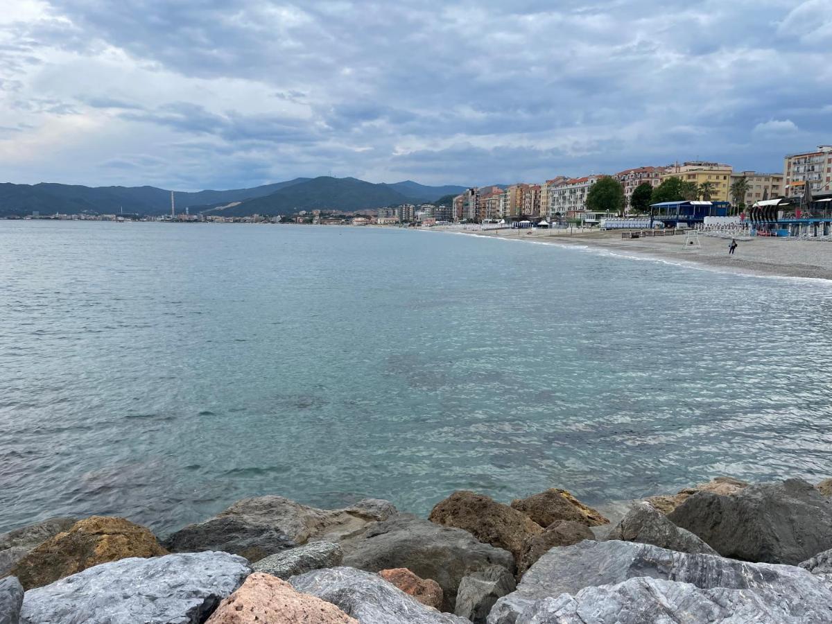 فندق Due Passi Dal Mare سافونا المظهر الخارجي الصورة